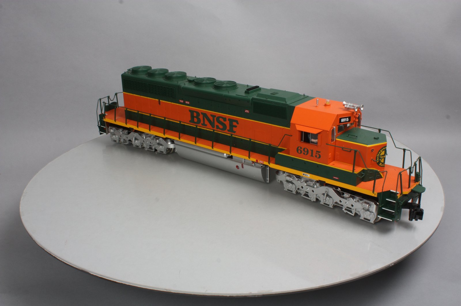 USA Trains 22306 G Burlington Northern Santa Fe SD40-2 Diesel Locomotive #6915