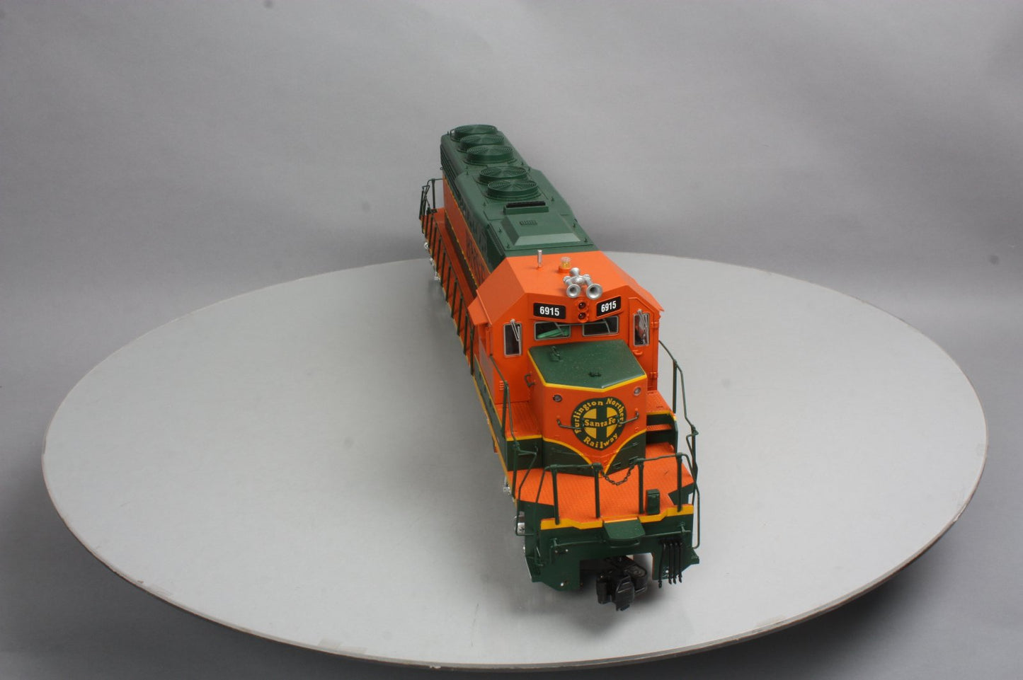 USA Trains 22306 G Burlington Northern Santa Fe SD40-2 Diesel Locomotive #6915