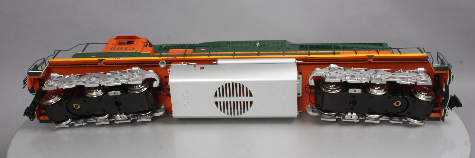USA Trains 22306 G Burlington Northern Santa Fe SD40-2 Diesel Locomotive #6915