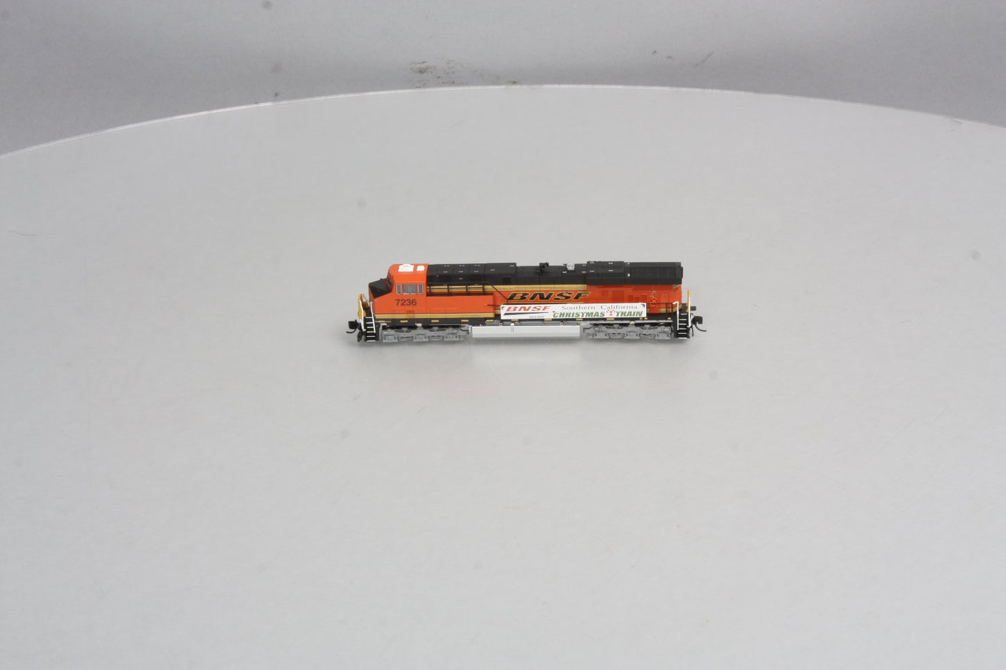 Fox Valley Models 70310 N Scale BNSF Christmas ES44DC Diesel