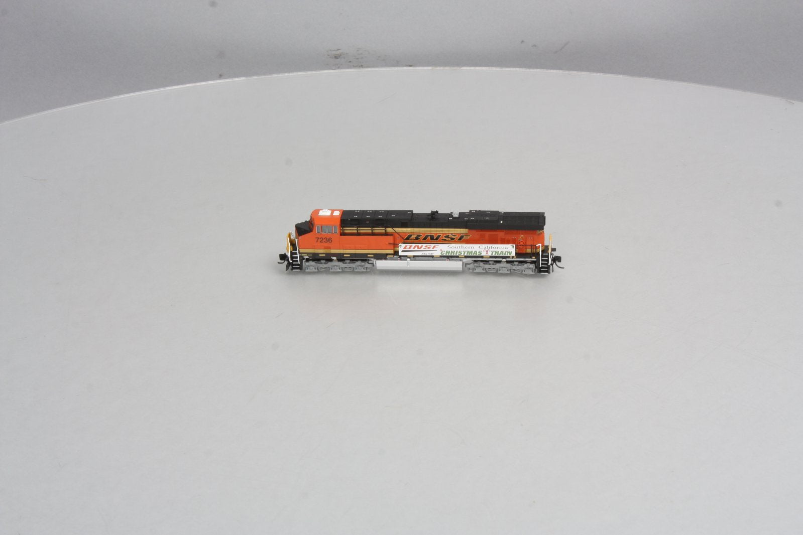 Fox Valley Models 70310 N Scale BNSF Christmas ES44DC Diesel