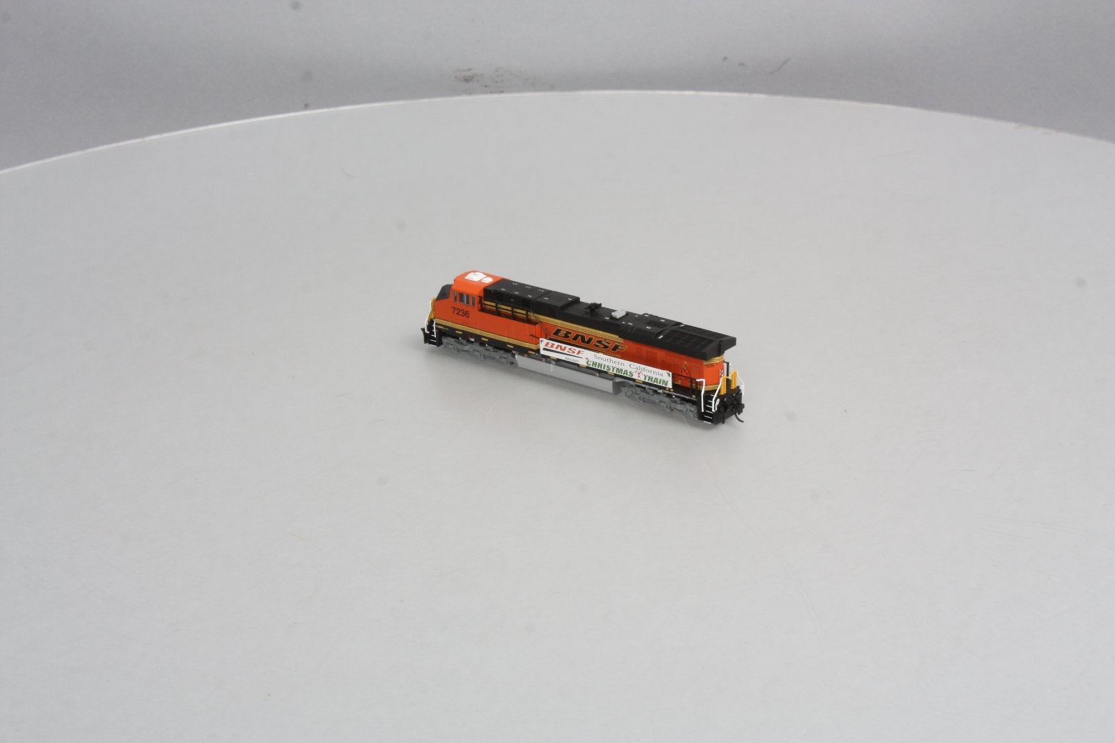 Fox Valley Models 70310 N Scale BNSF Christmas ES44DC Diesel