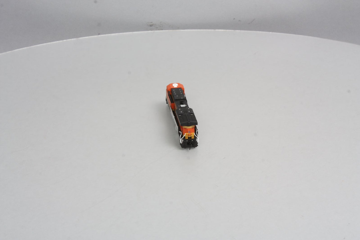 Fox Valley Models 70310 N Scale BNSF Christmas ES44DC Diesel