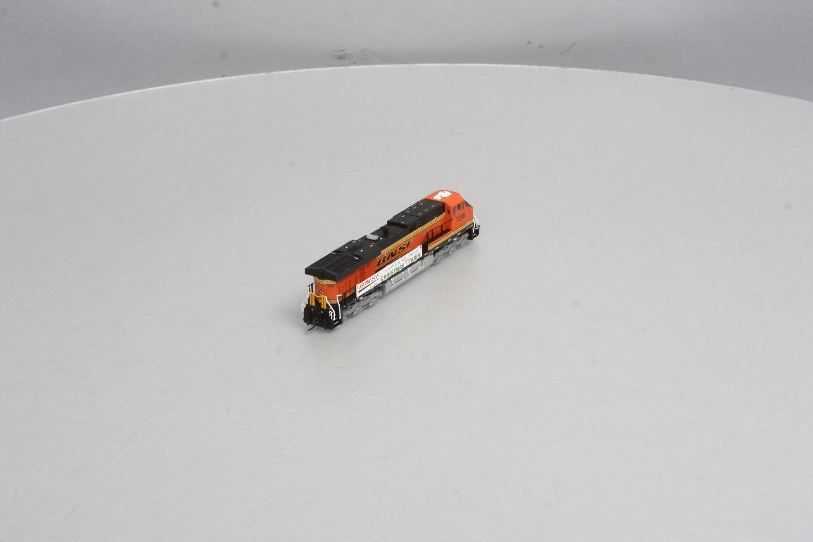 Fox Valley Models 70310 N Scale BNSF Christmas ES44DC Diesel