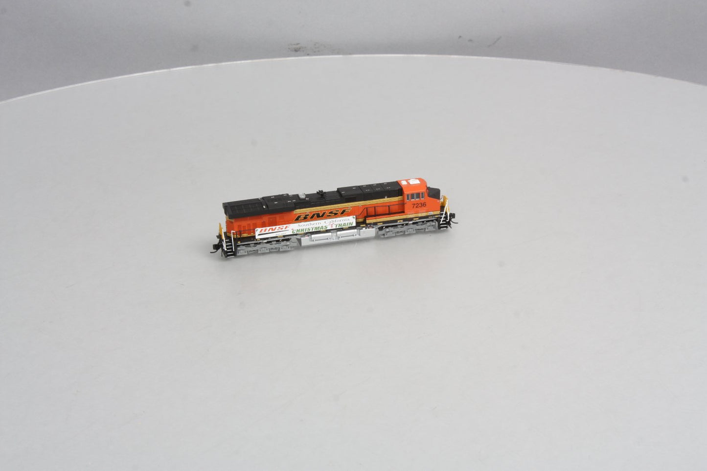 Fox Valley Models 70310 N Scale BNSF Christmas ES44DC Diesel