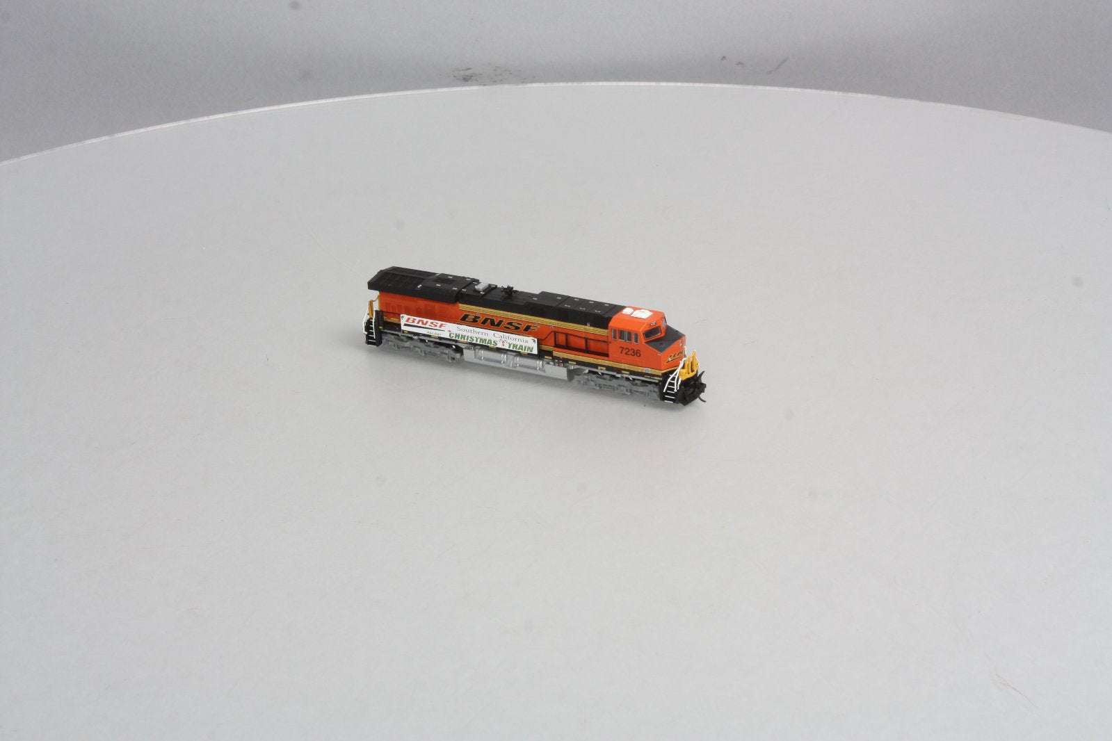 Fox Valley Models 70310 N Scale BNSF Christmas ES44DC Diesel