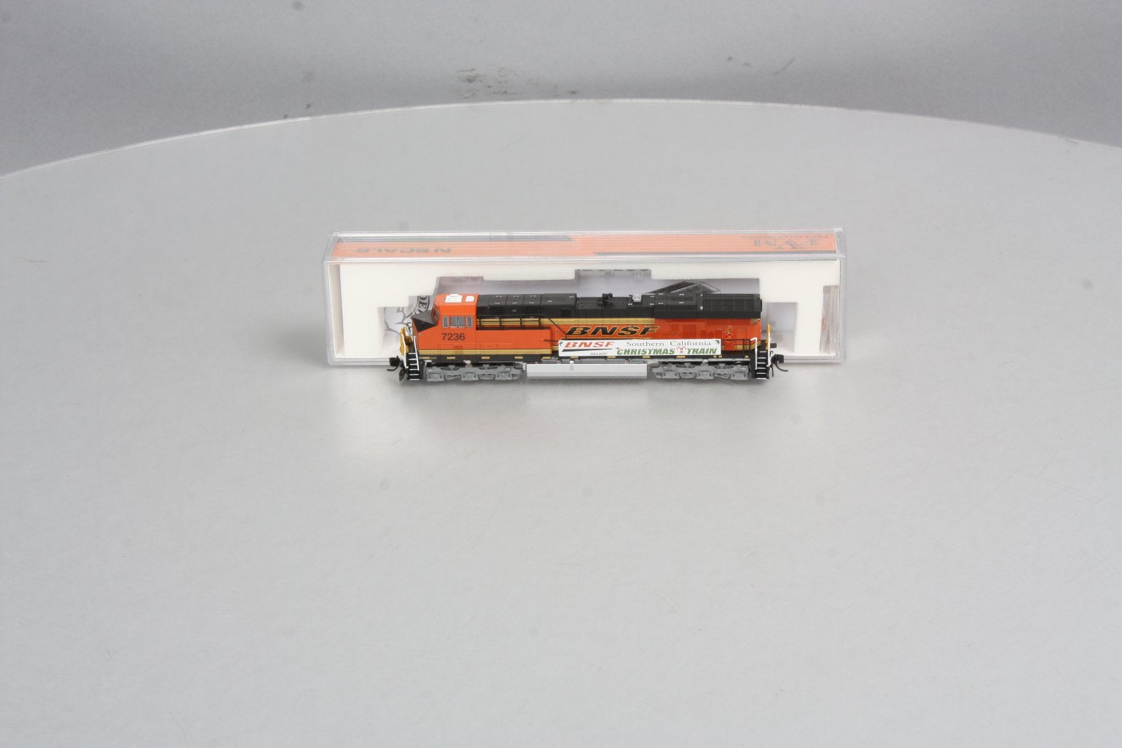 Fox Valley Models 70310 N Scale BNSF Christmas ES44DC Diesel