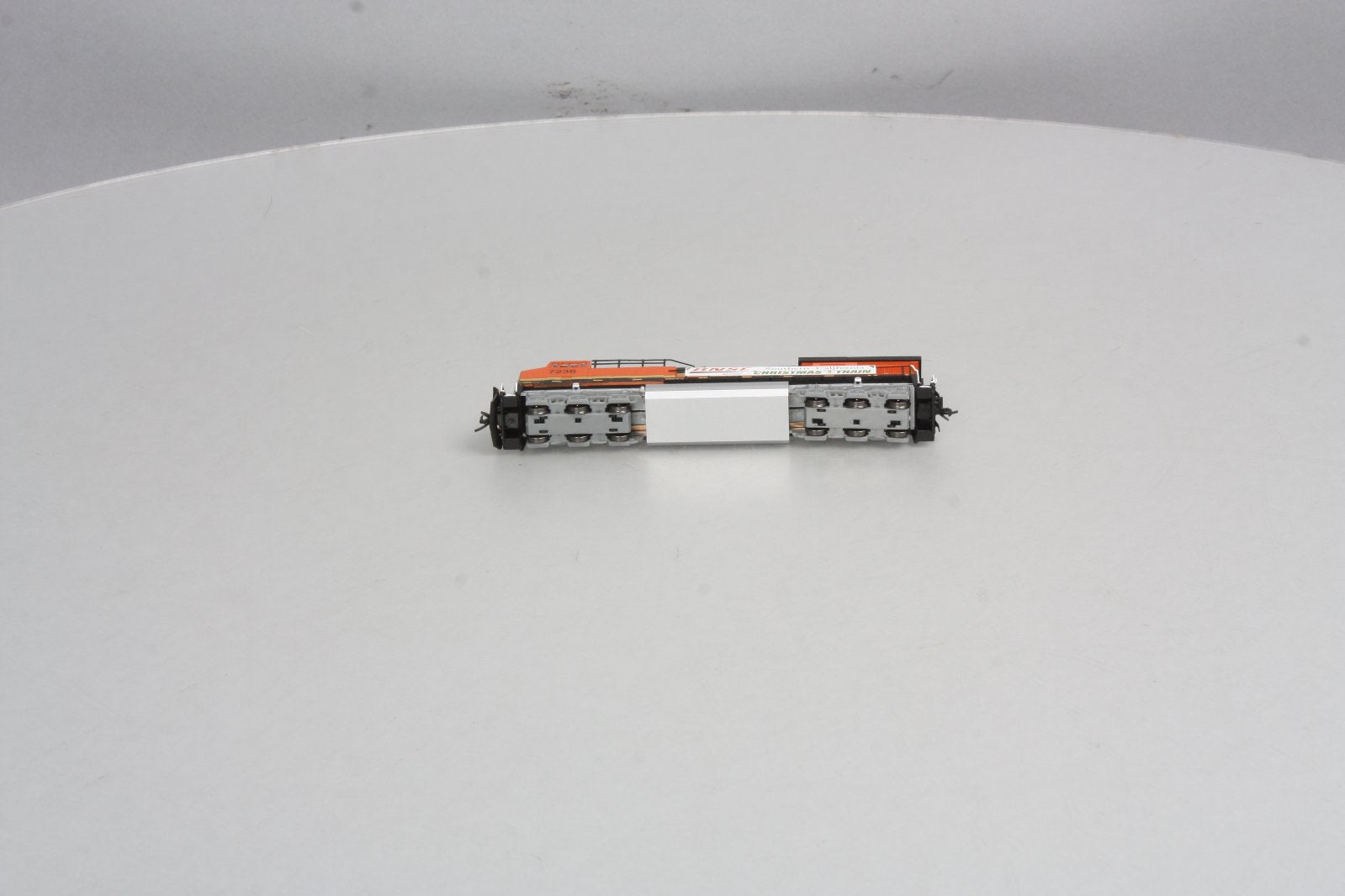 Fox Valley Models 70310 N Scale BNSF Christmas ES44DC Diesel