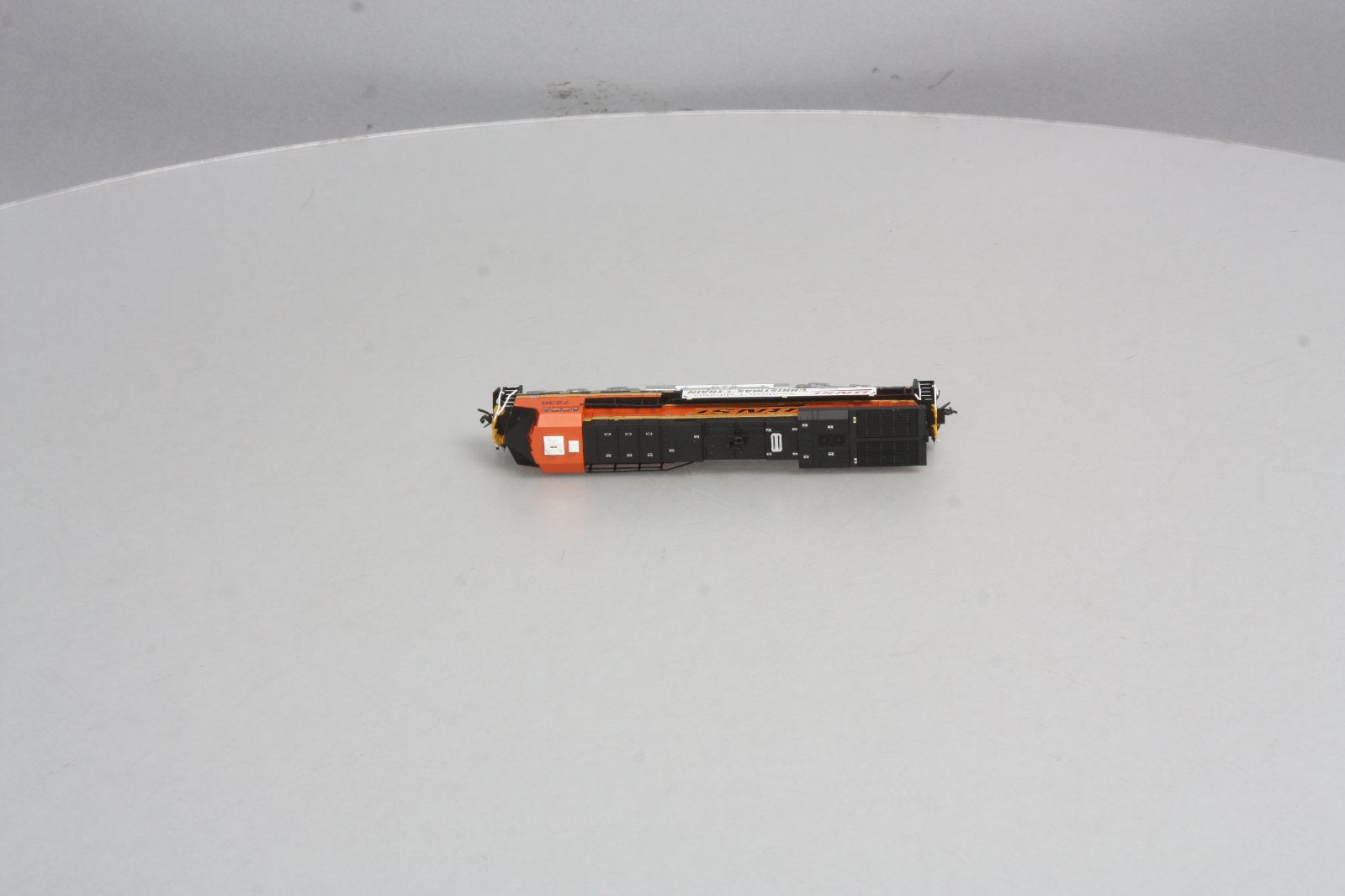 Fox Valley Models 70310 N Scale BNSF Christmas ES44DC Diesel