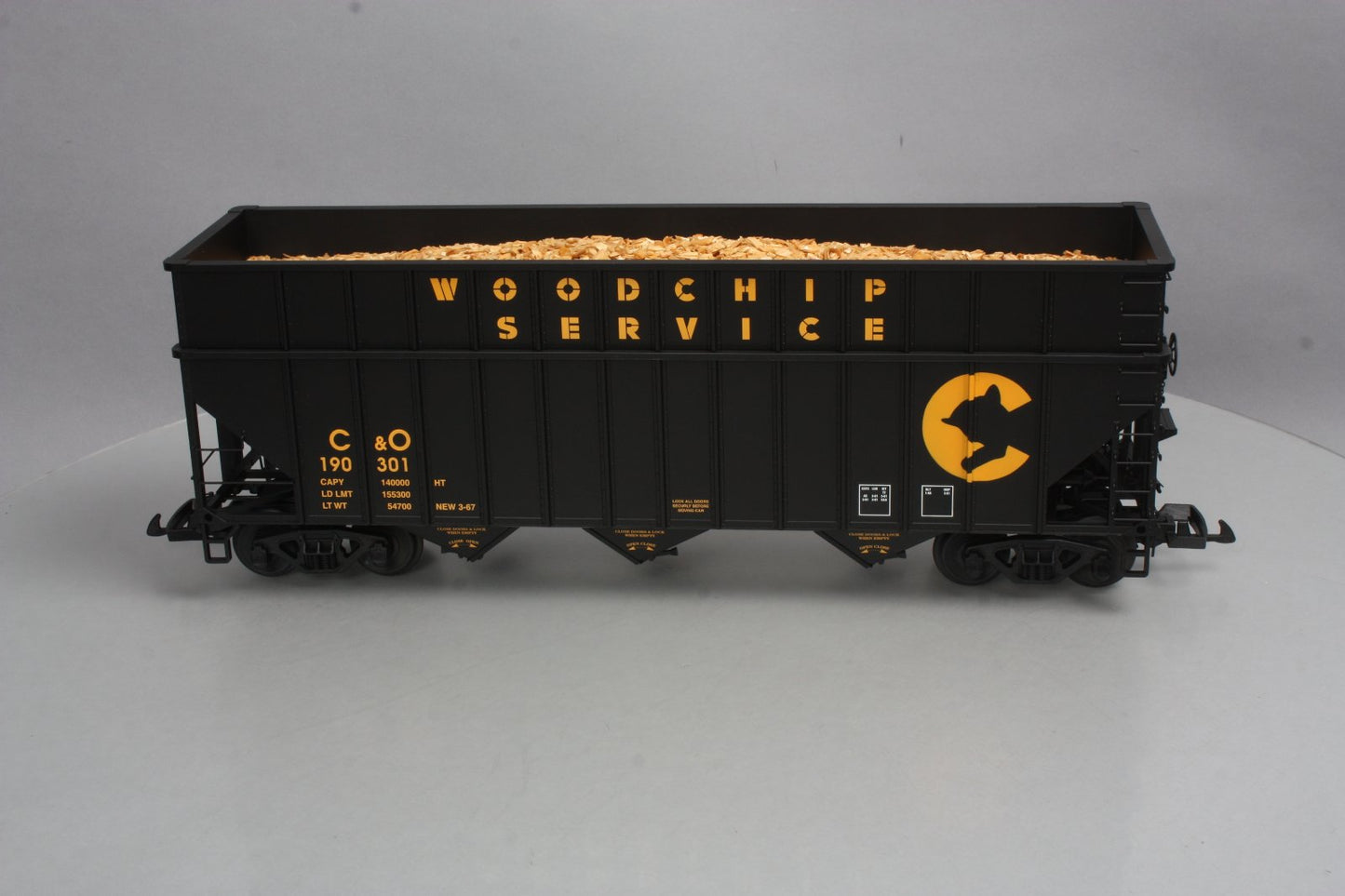 USA Trains R14087 G Chessie Woodchip Car with "Real" Woodchip Load #190301