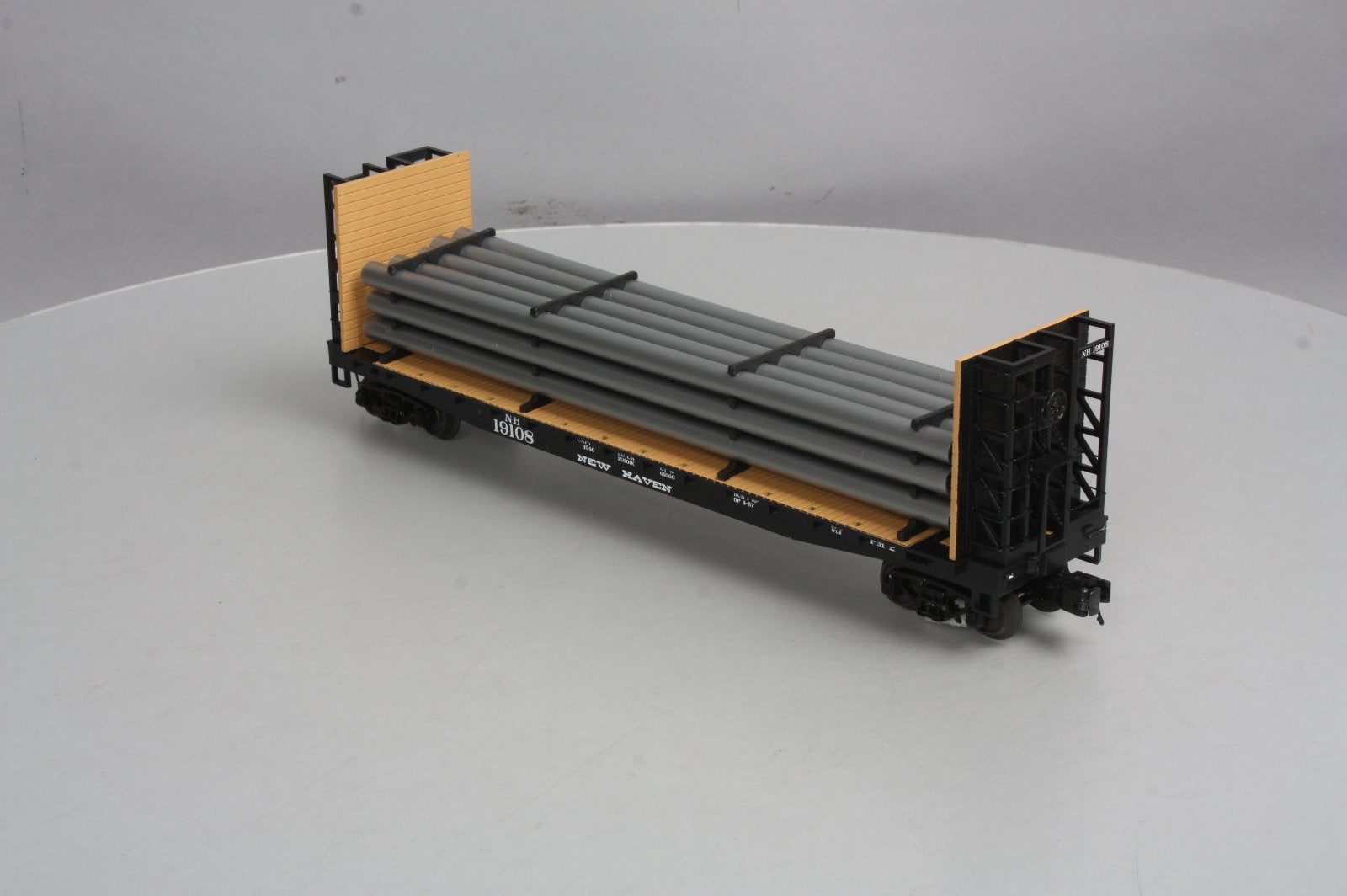 MTH 20-98665 New Haven Flat Car w/Bulkheads & Pipe Load