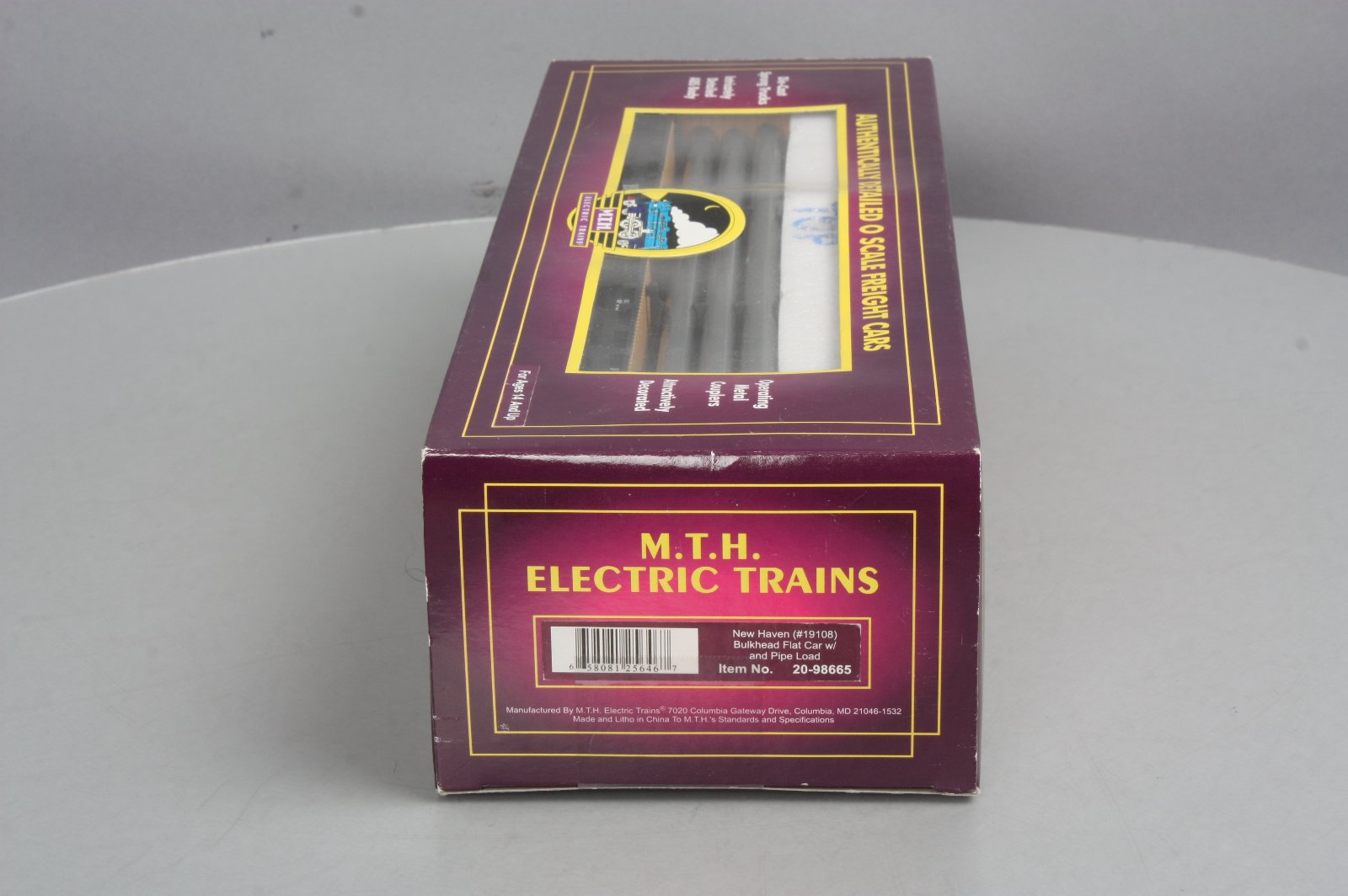 MTH 20-98665 New Haven Flat Car w/Bulkheads & Pipe Load