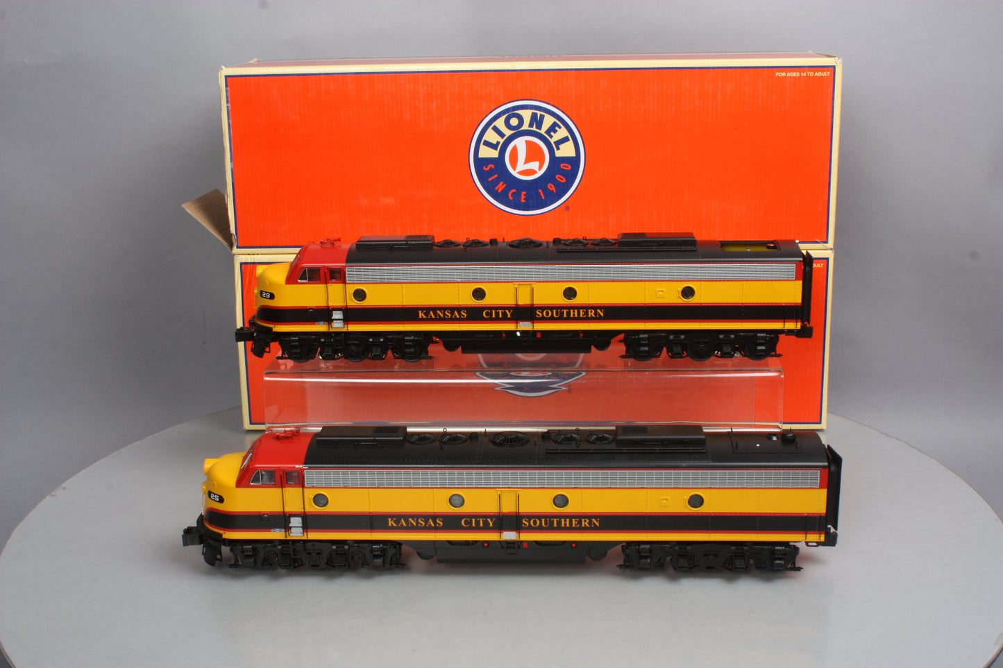 Lionel 6-39621 O Kansas City Southern Legacy E9 AA Diesel Locomotive Set #25