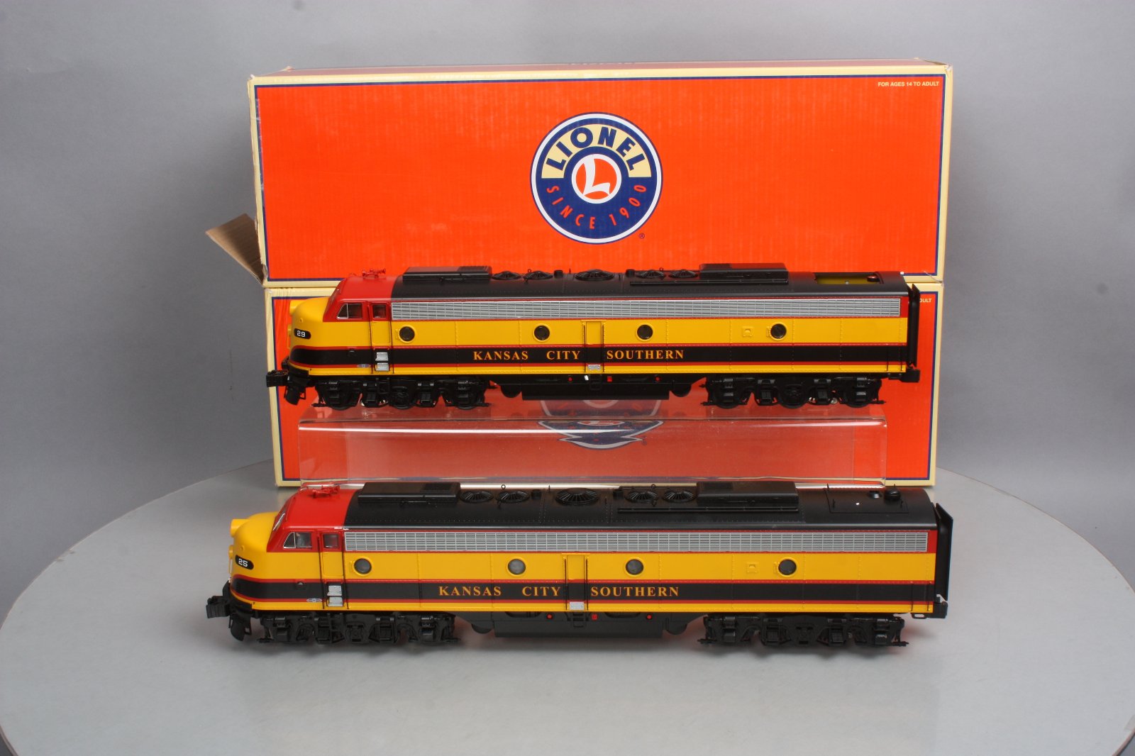 Lionel 6-39621 O Kansas City Southern Legacy E9 AA Diesel Locomotive Set #25