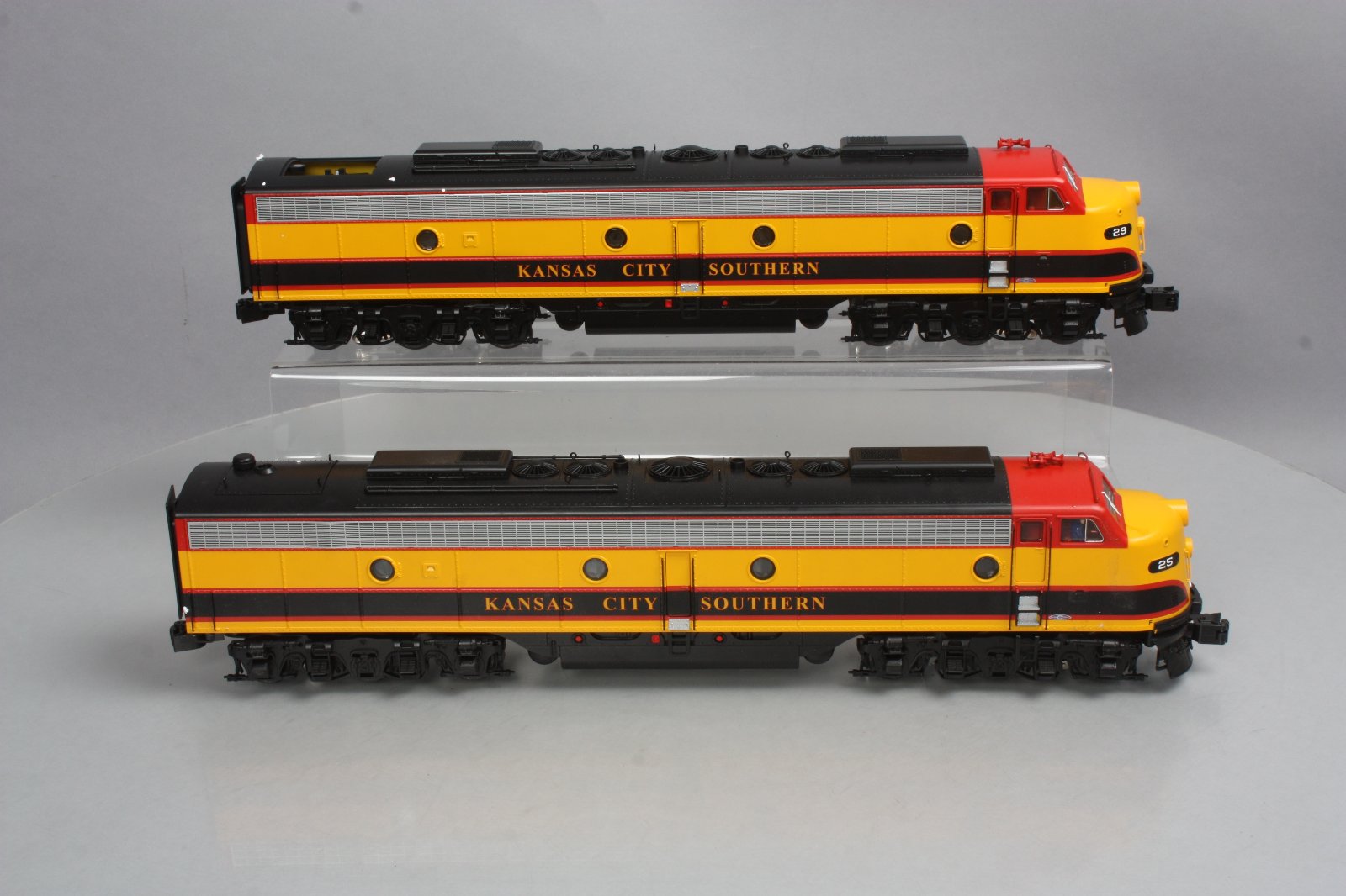 Lionel 6-39621 O Kansas City Southern Legacy E9 AA Diesel Locomotive Set #25
