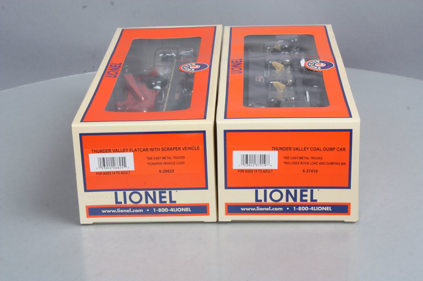 Lionel 6-30136 O Thunder Valley Flat with Scraper and Ore Dump Car (Set of 2)