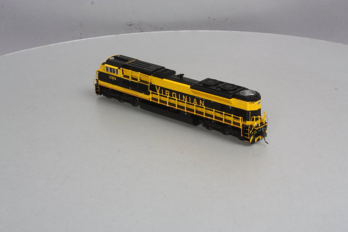 MTH 80-2246-0 HO Virginian SD70ACe Diesel Locomotive #1069