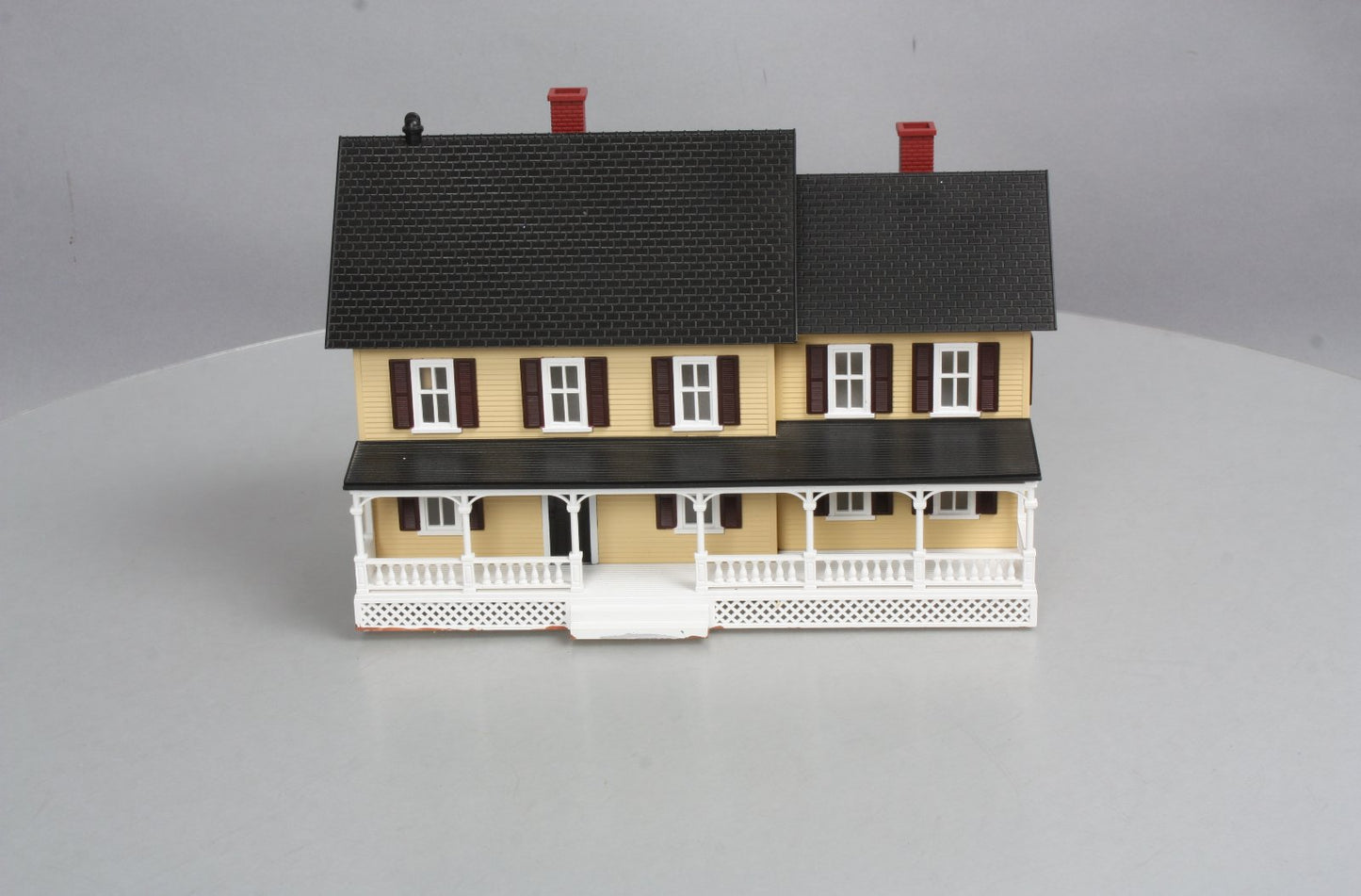 MTH 30-90186 O Country House #4 - Beige W/Red Shutters