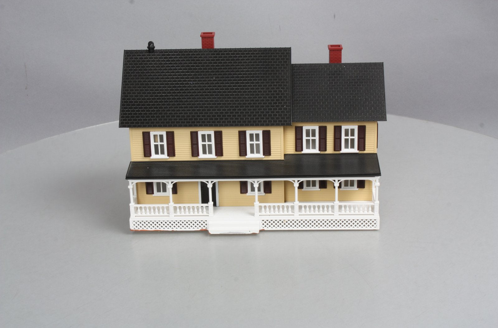 MTH 30-90186 O Country House #4 - Beige W/Red Shutters
