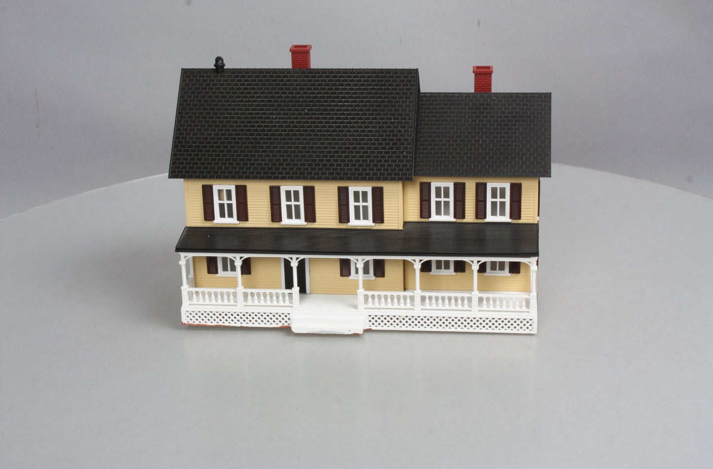 MTH 30-90186 O Country House #4 - Beige W/Red Shutters