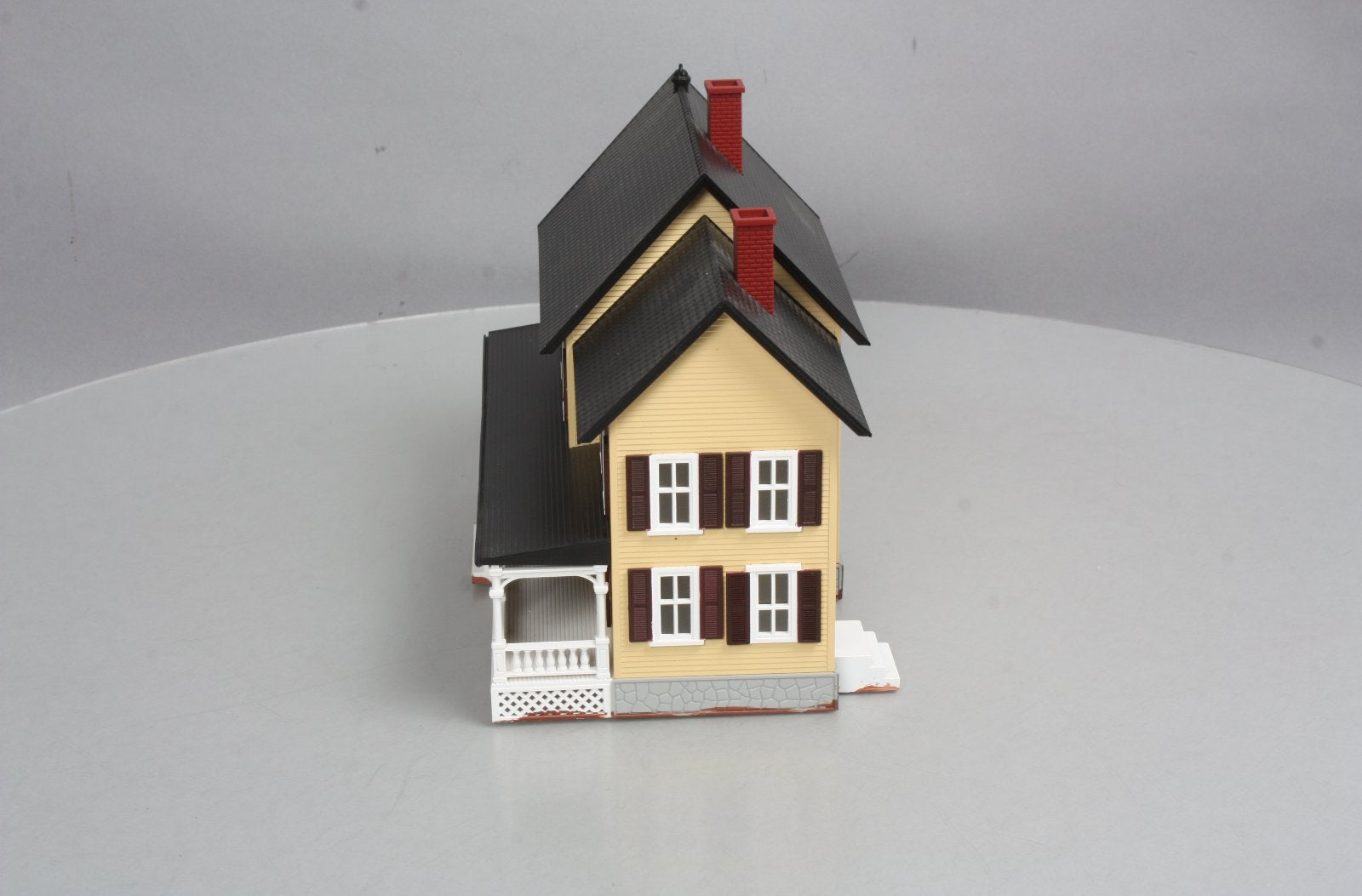MTH 30-90186 O Country House #4 - Beige W/Red Shutters