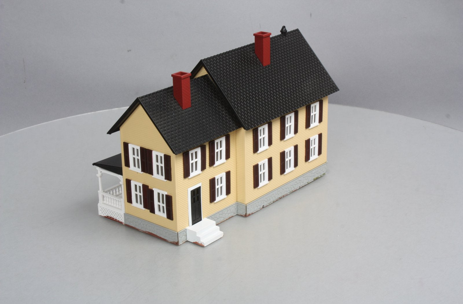 MTH 30-90186 O Country House #4 - Beige W/Red Shutters