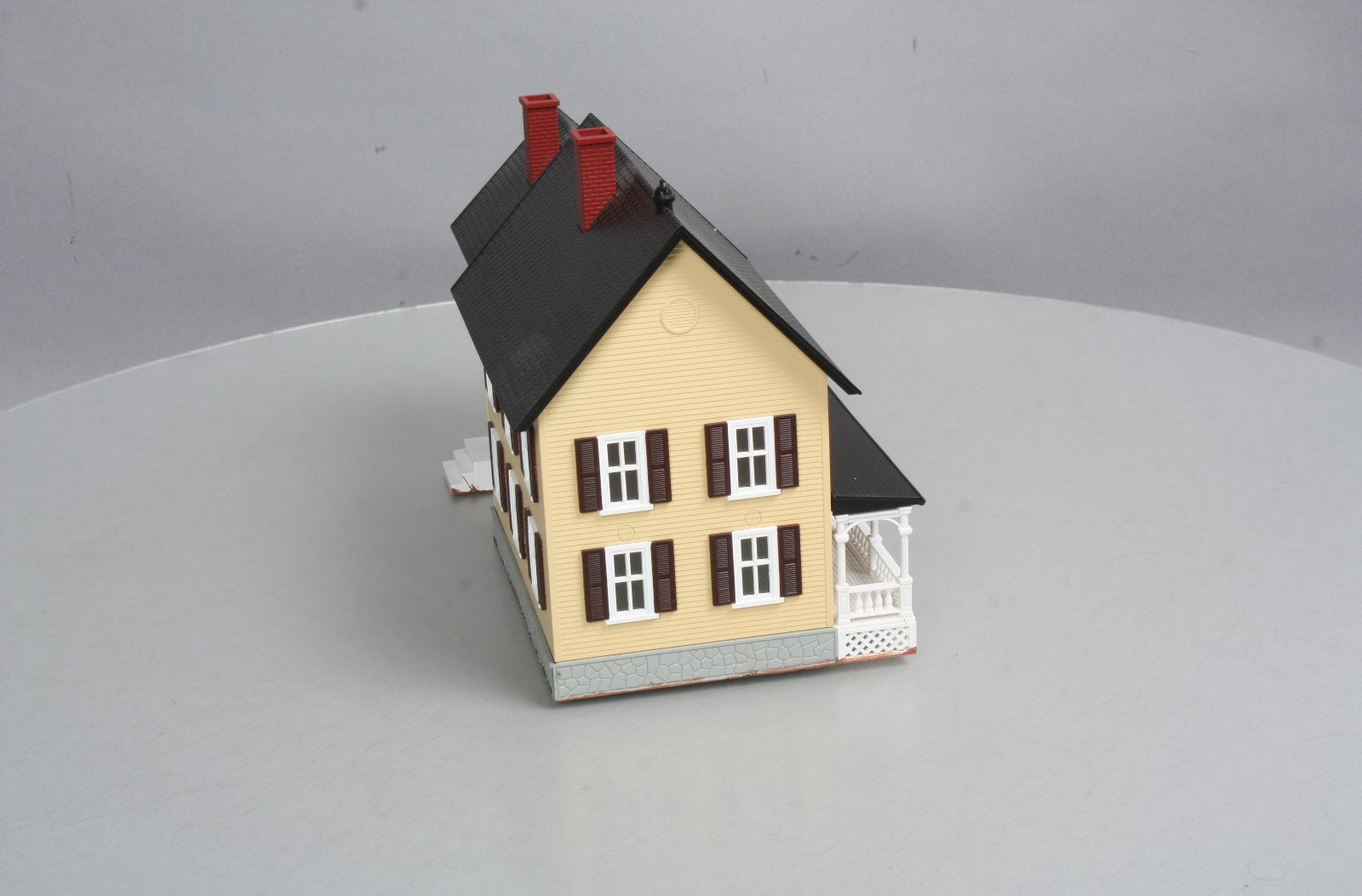 MTH 30-90186 O Country House #4 - Beige W/Red Shutters