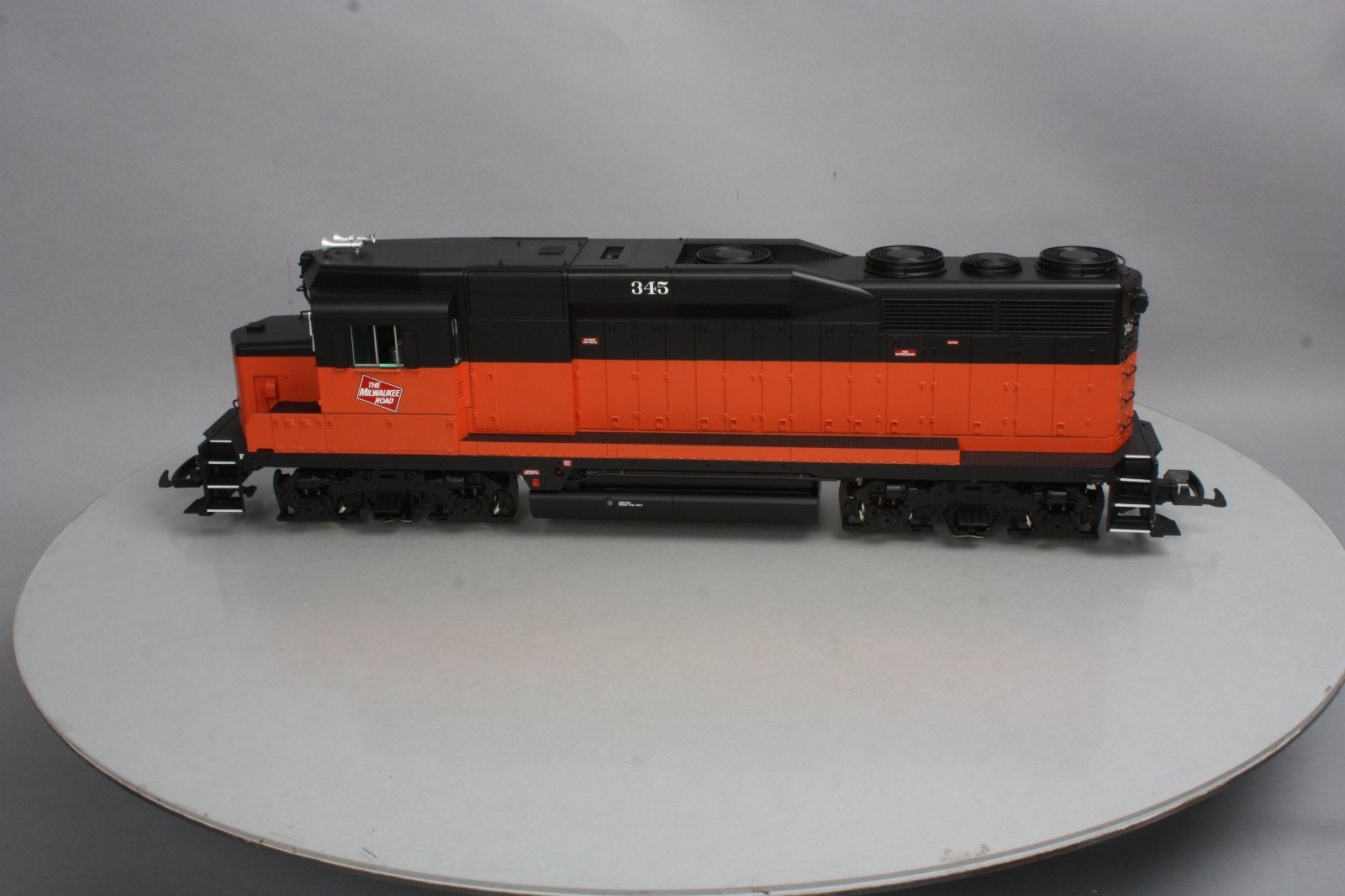 USA Trains R22464 G Milwaukee GP30 Powered Diesel Locomotive