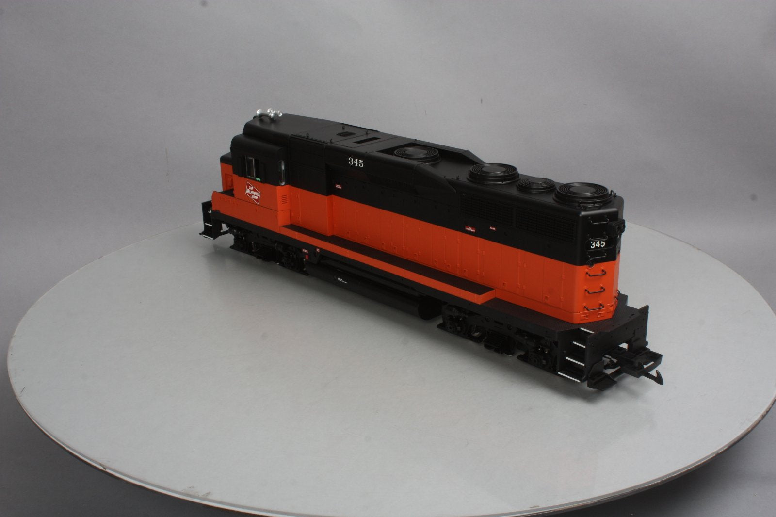 USA Trains R22464 G Milwaukee GP30 Powered Diesel Locomotive