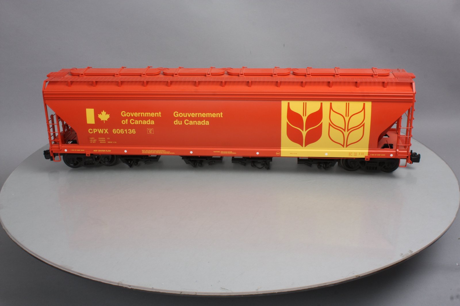 USA Trains R14133 G Government of Canada 4 Bay Center Flow Hopper #606136
