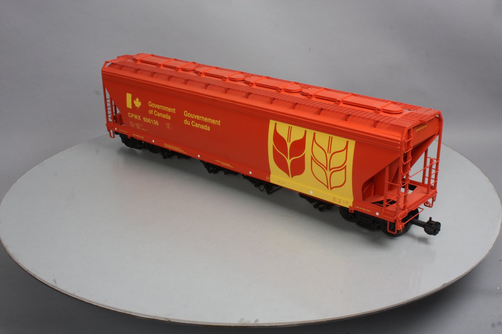 USA Trains R14133 G Government of Canada 4 Bay Center Flow Hopper #606136
