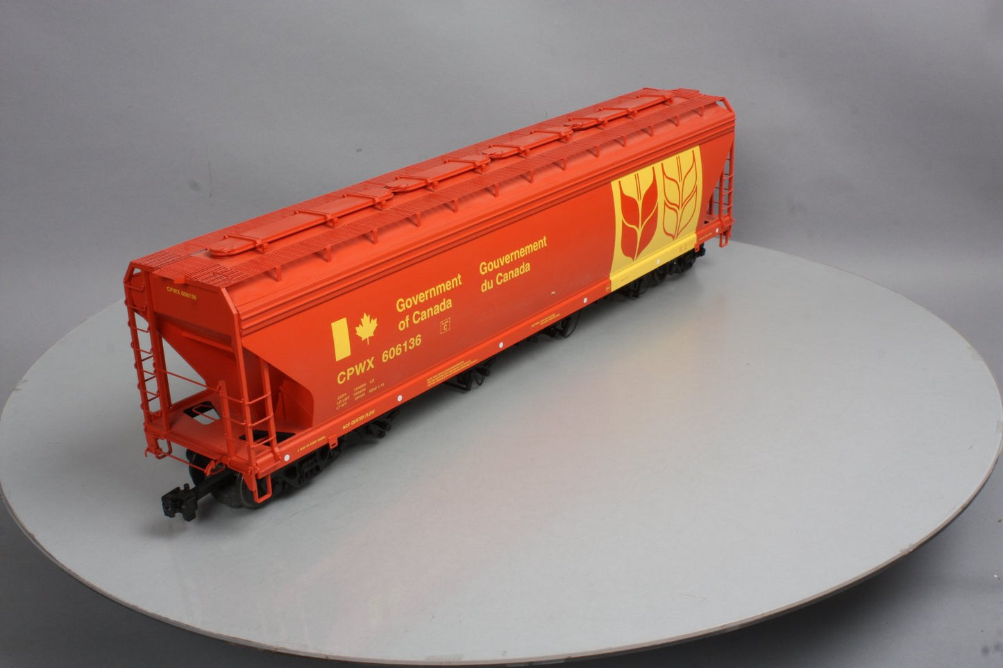 USA Trains R14133 G Government of Canada 4 Bay Center Flow Hopper #606136