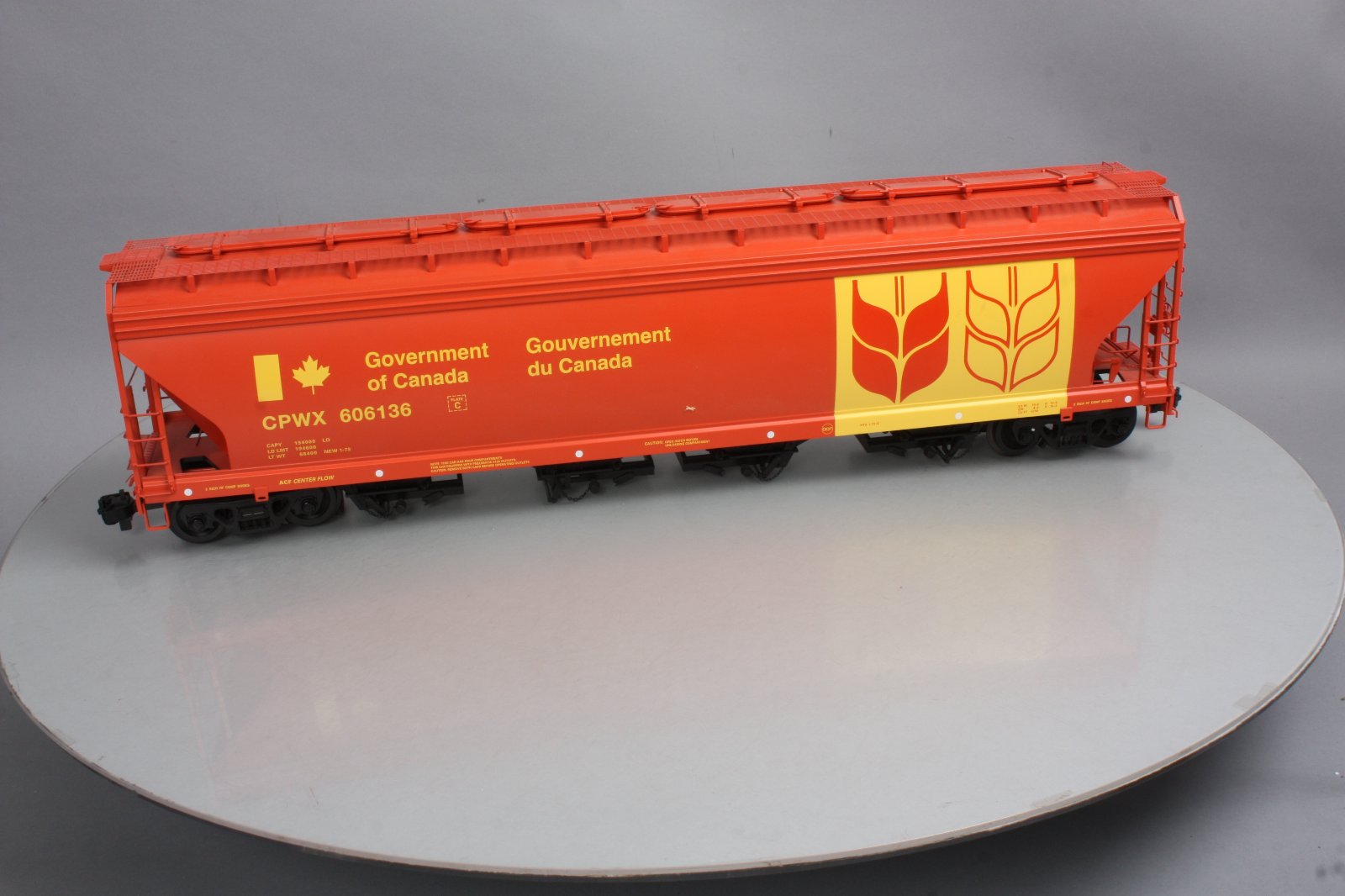 USA Trains R14133 G Government of Canada 4 Bay Center Flow Hopper #606136