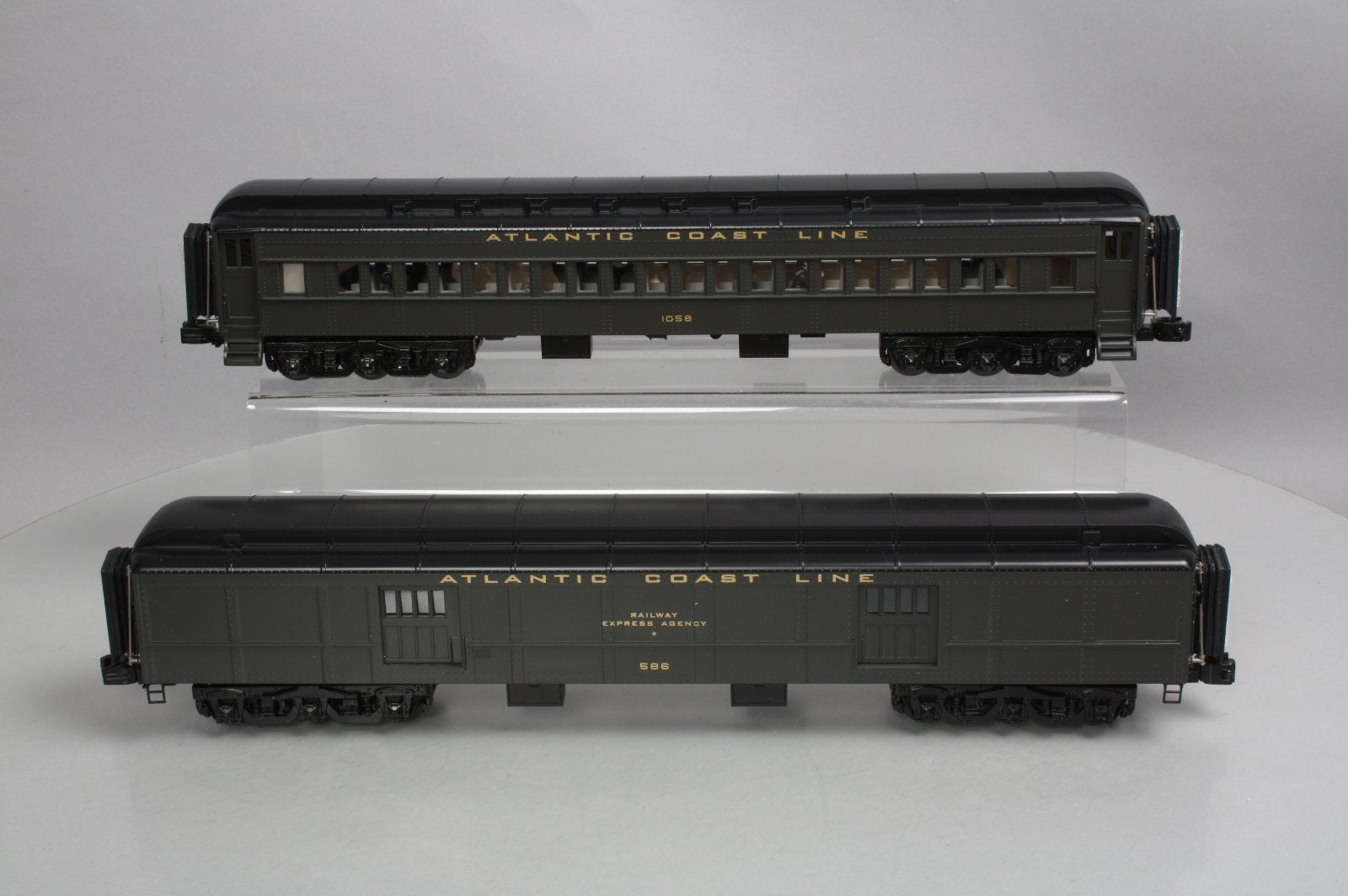 MTH 20-4490 O ACL 70' Madison Baggage/Coach Passenger Car Set (Set of 2)