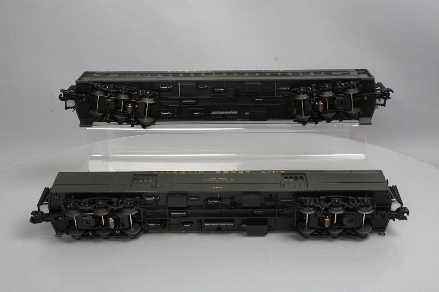 MTH 20-4490 O ACL 70' Madison Baggage/Coach Passenger Car Set (Set of 2)