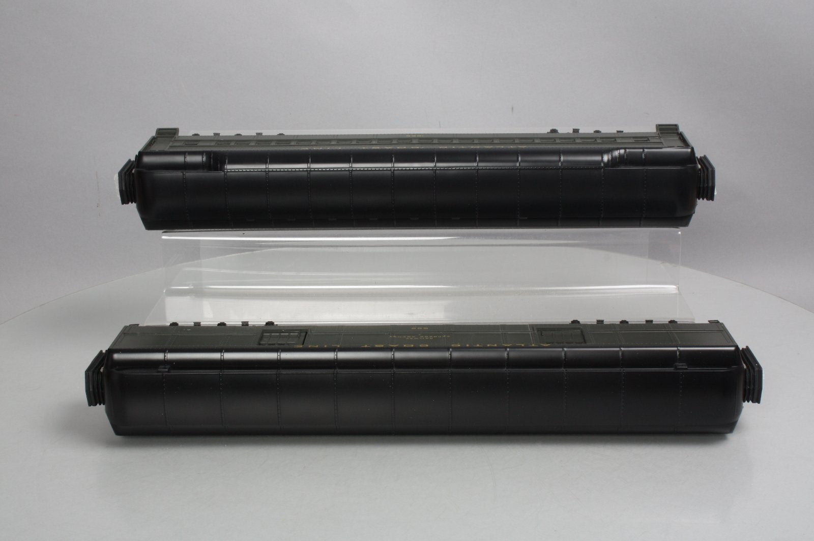 MTH 20-4490 O ACL 70' Madison Baggage/Coach Passenger Car Set (Set of 2)