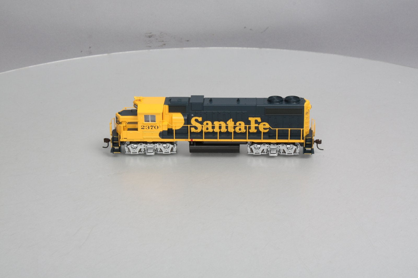Athearn 78939 HO Santa Fe GP38-2 Diesel Locomotive #2370