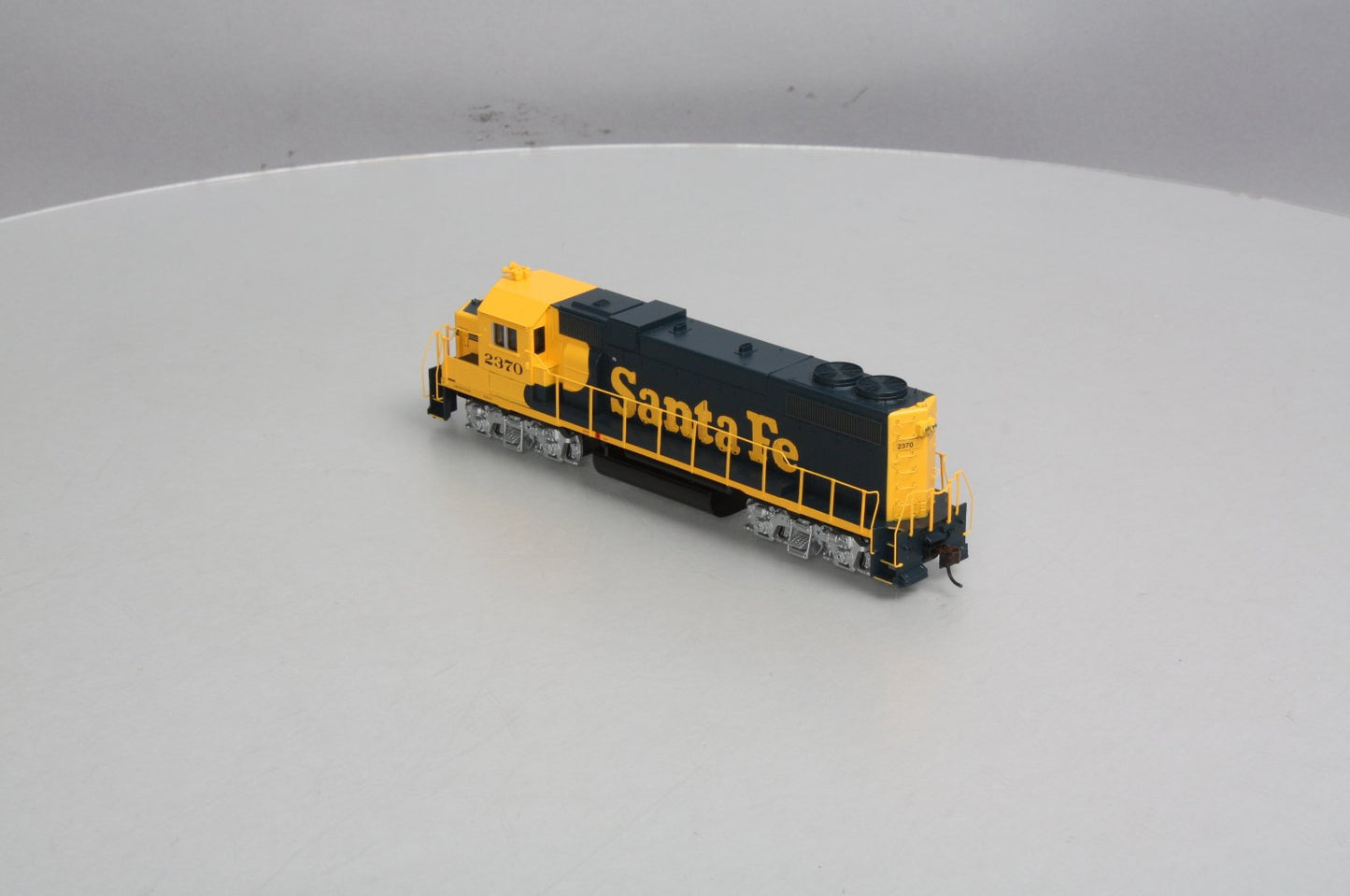Athearn 78939 HO Santa Fe GP38-2 Diesel Locomotive #2370