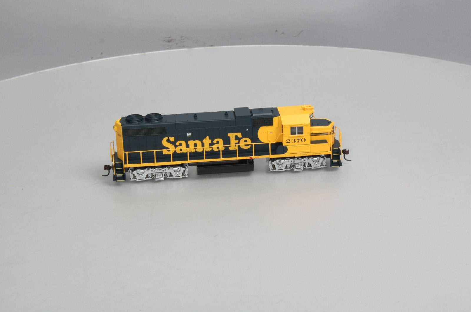 Athearn 78939 HO Santa Fe GP38-2 Diesel Locomotive #2370