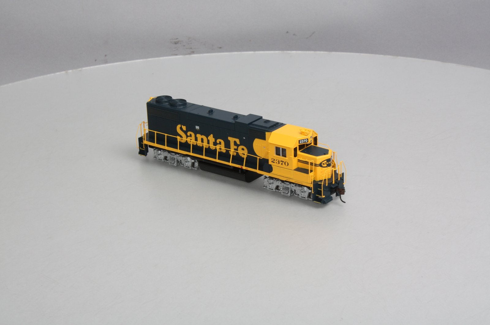 Athearn 78939 HO Santa Fe GP38-2 Diesel Locomotive #2370
