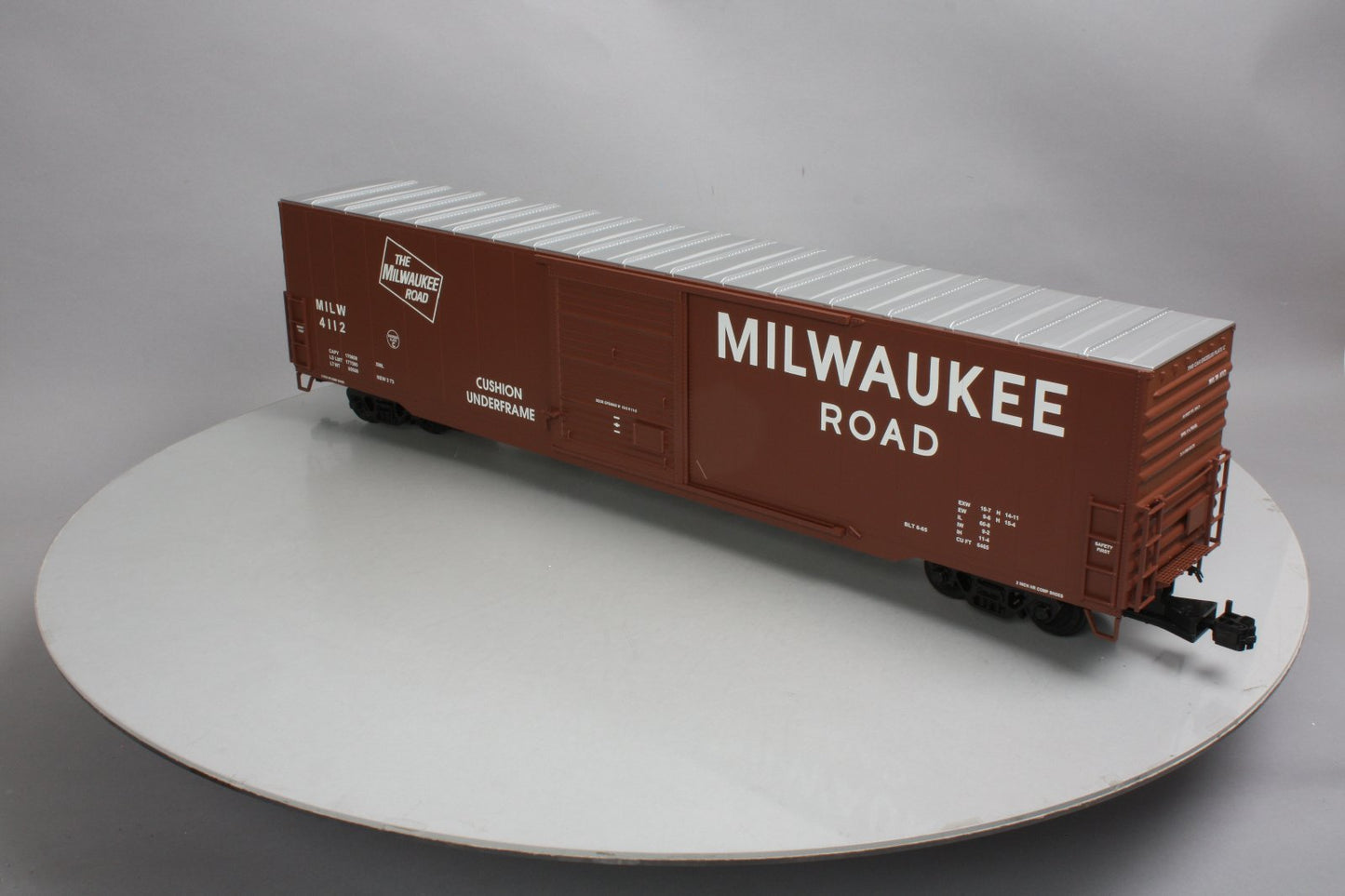 USA Trains R19418A G Milwaukee Road 60 ft Boxcar - Metal Wheels