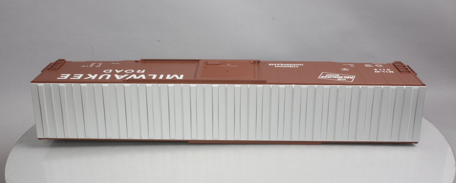 USA Trains R19418A G Milwaukee Road 60 ft Boxcar - Metal Wheels