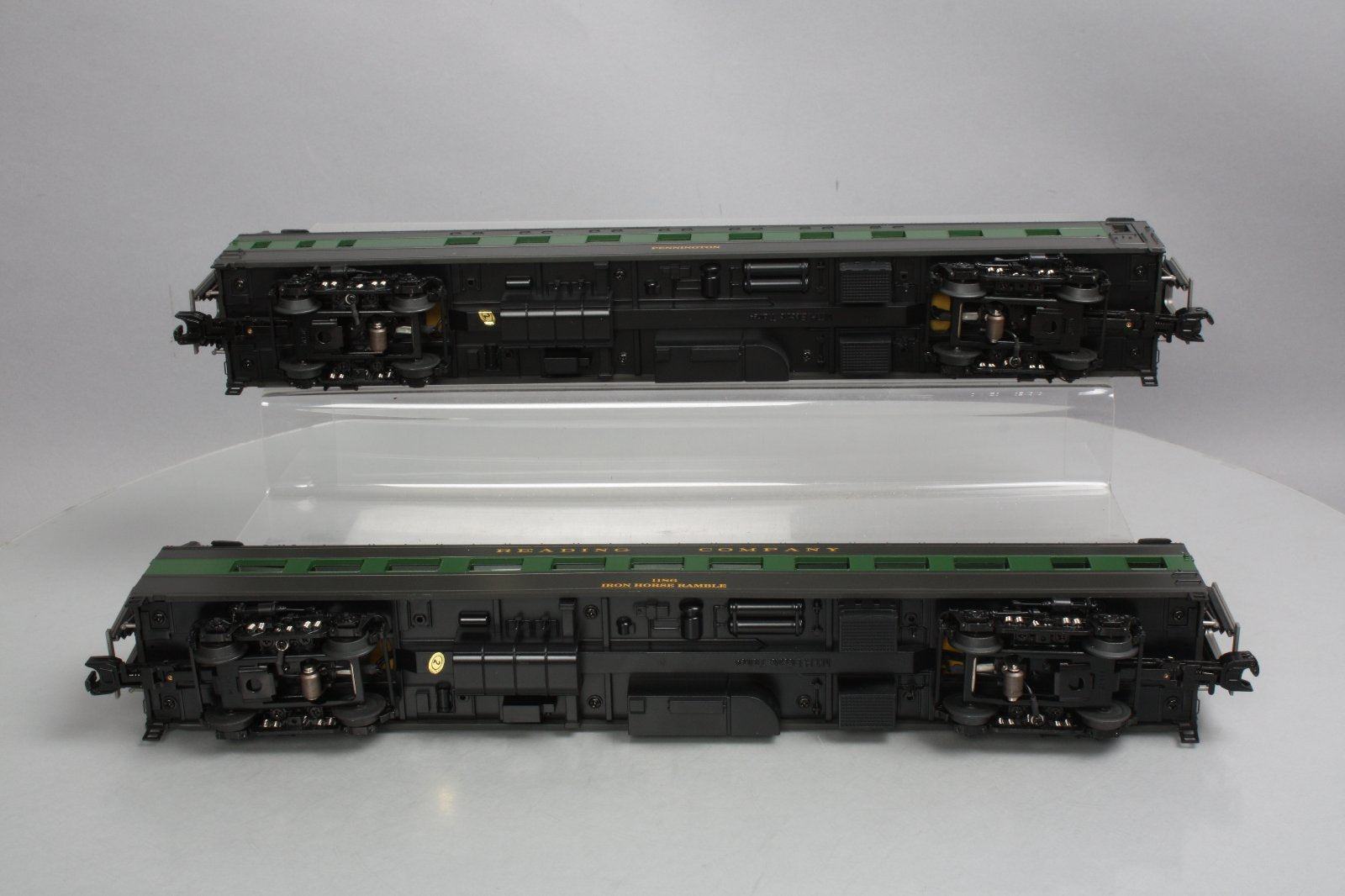 MTH 20-66102 O Reading 70' Streamlined Sleeper/Diner Passenger. Set (Set of 2)