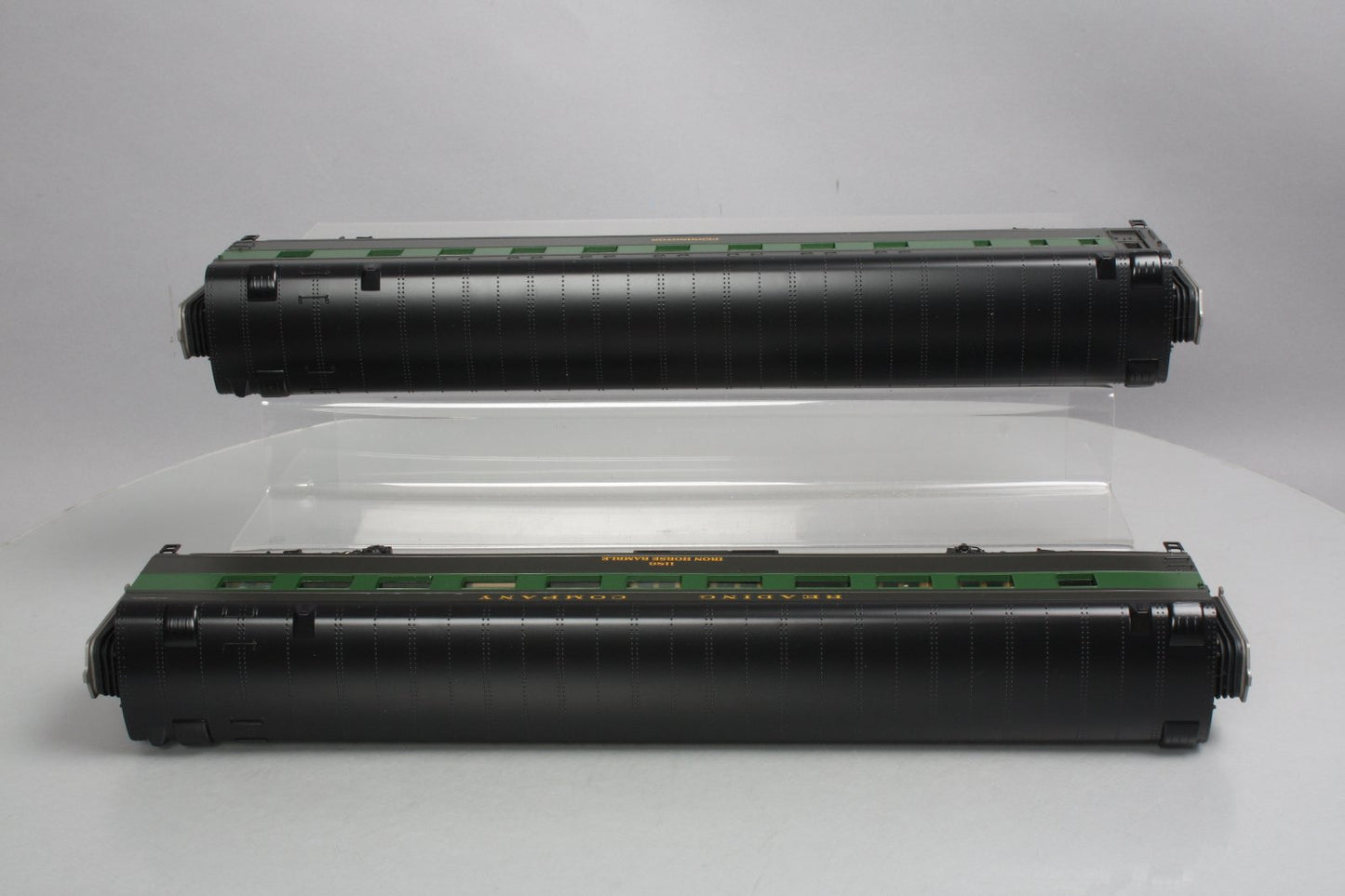 MTH 20-66102 O Reading 70' Streamlined Sleeper/Diner Passenger. Set (Set of 2)