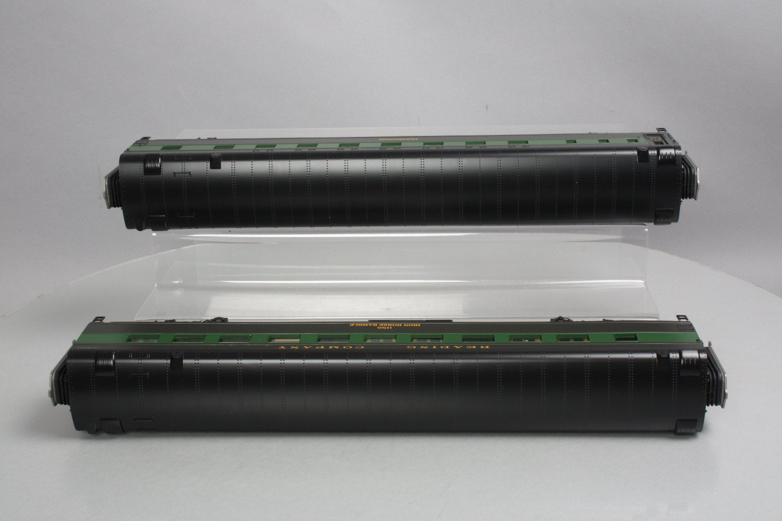 MTH 20-66102 O Reading 70' Streamlined Sleeper/Diner Passenger. Set (Set of 2)
