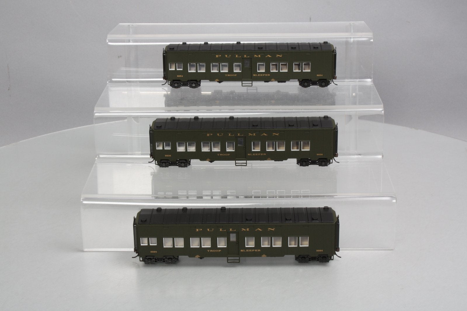Walthers 932-34152 HO Scale Pullman Standard Troop Sleeper Car Set (Se ...