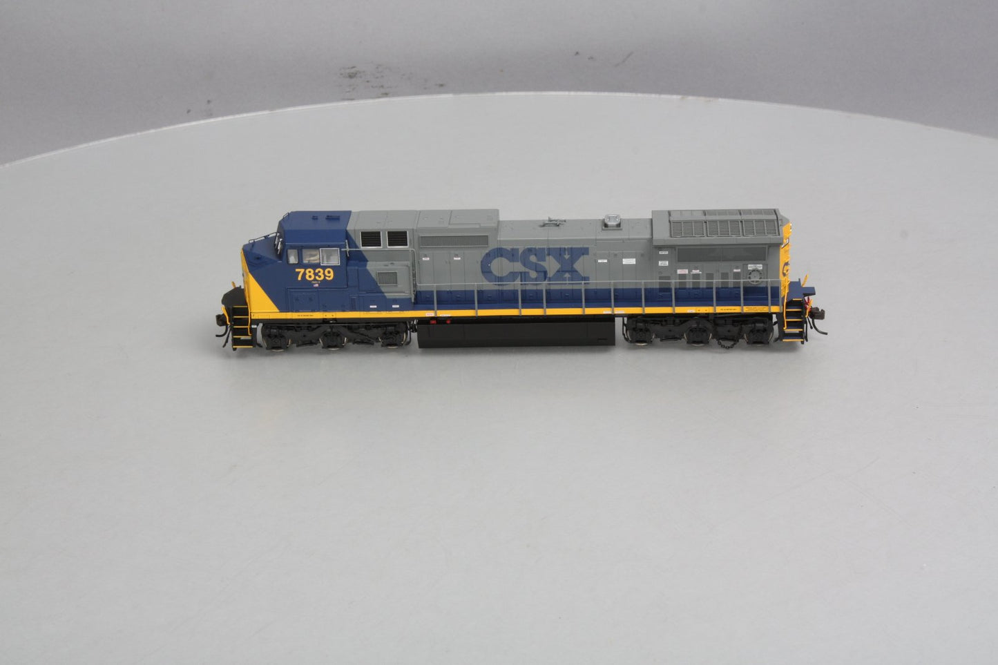 Atlas 9613 HO CSX Master Series Gold GE Dash 8-40CW #7839 w/DCC, Sound