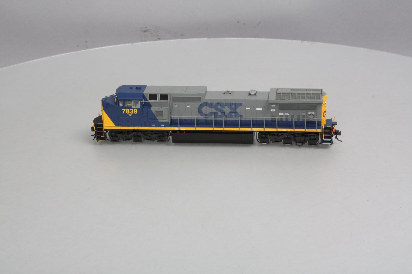 Atlas 9613 HO CSX Master Series Gold GE Dash 8-40CW #7839 w/DCC, Sound