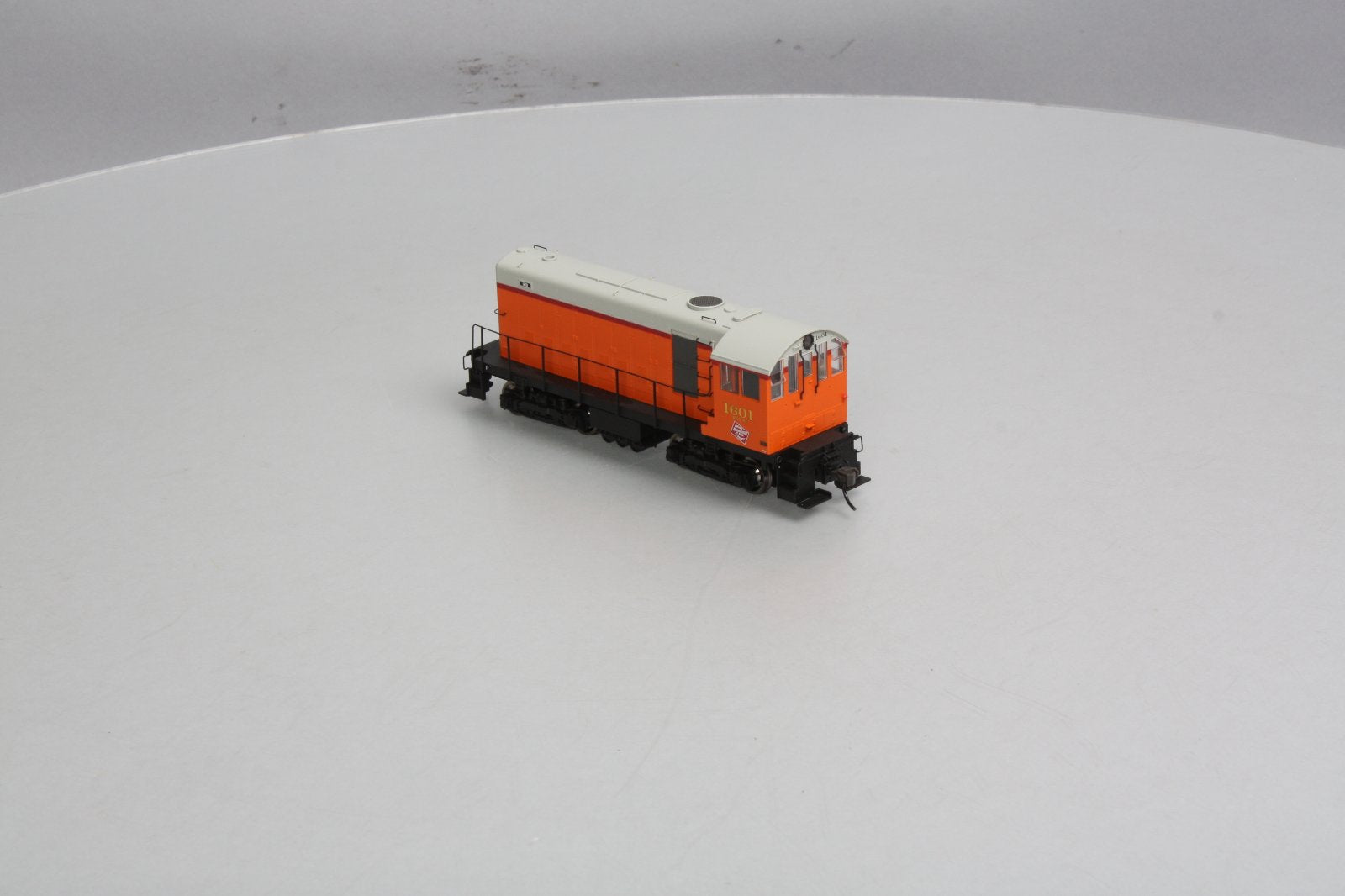 Atlas 10000801 HO Milwaukee Road Alco HH600/660 with DC & Sound