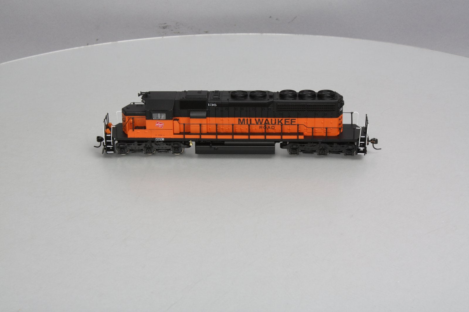 Broadway Limited 5011 HO MILW EMD SD40-2 Low Hood Diesel Locomotive w/Sound #136